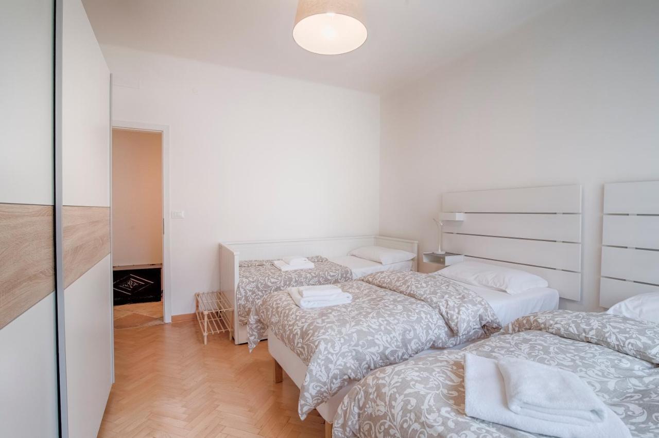 La Fine Del Mondo Apartment Trieste Bagian luar foto