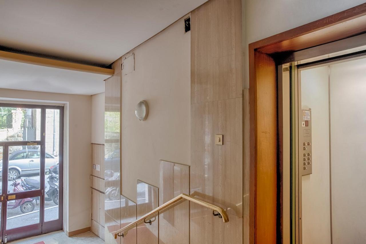 La Fine Del Mondo Apartment Trieste Bagian luar foto