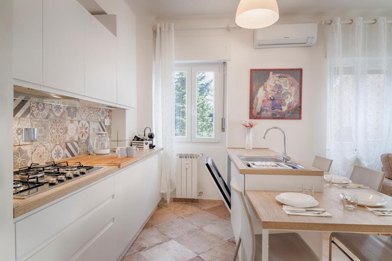 La Fine Del Mondo Apartment Trieste Bagian luar foto