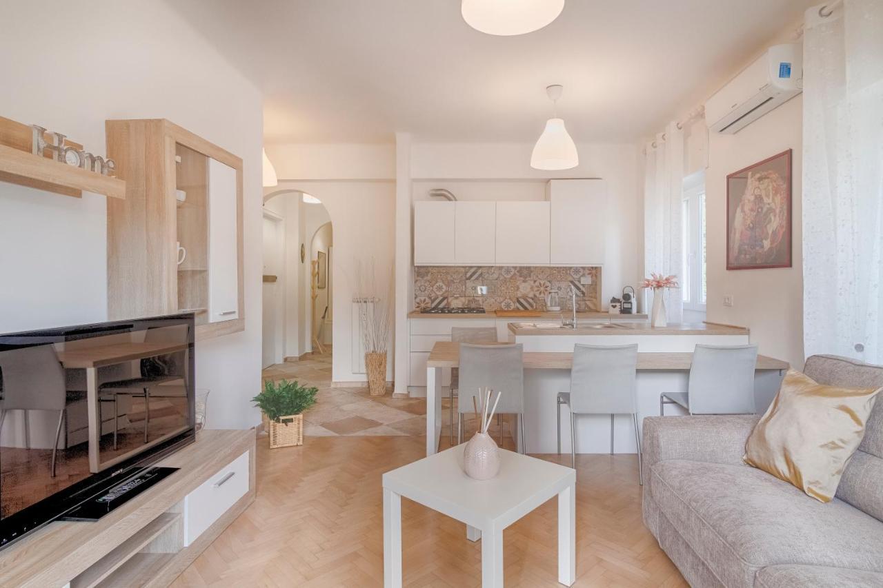 La Fine Del Mondo Apartment Trieste Bagian luar foto