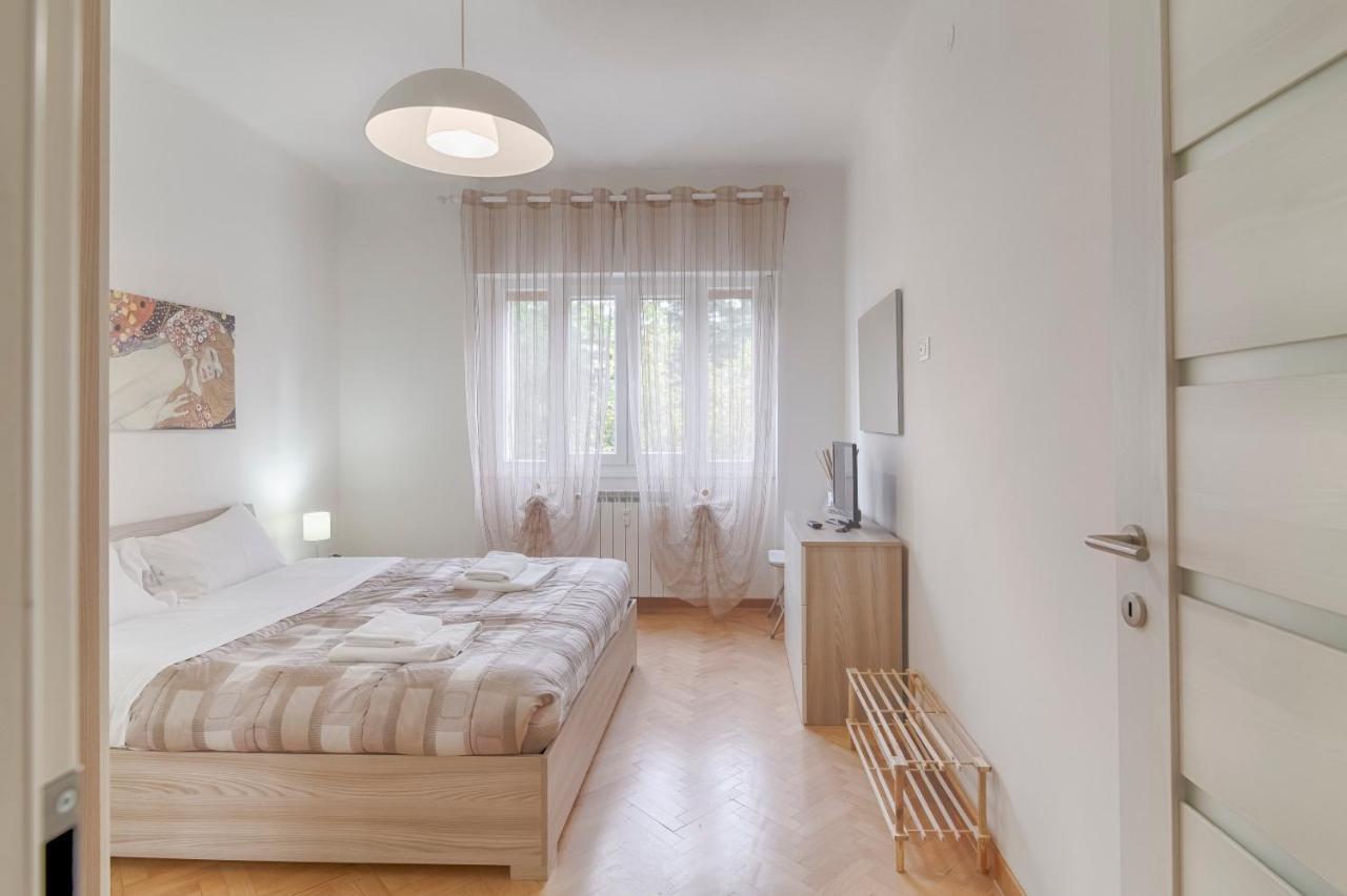 La Fine Del Mondo Apartment Trieste Bagian luar foto